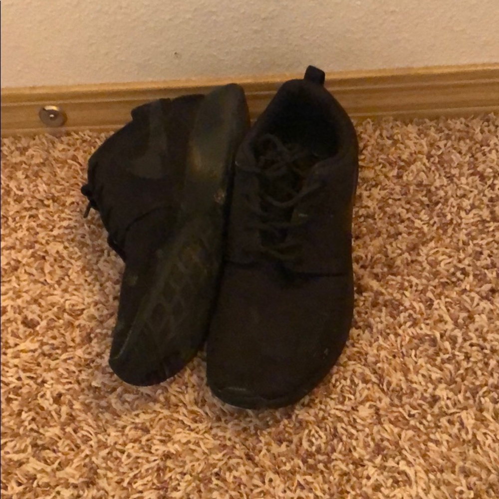 Black Nike Shoes